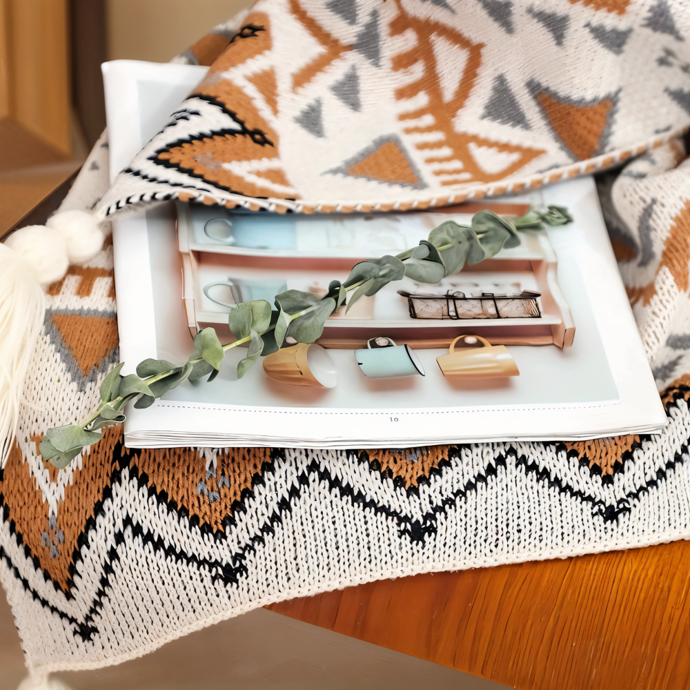 GeoFringe Plaid - Geometrisk Boho Fleecefilt - Dekorativ Stickad Pläd