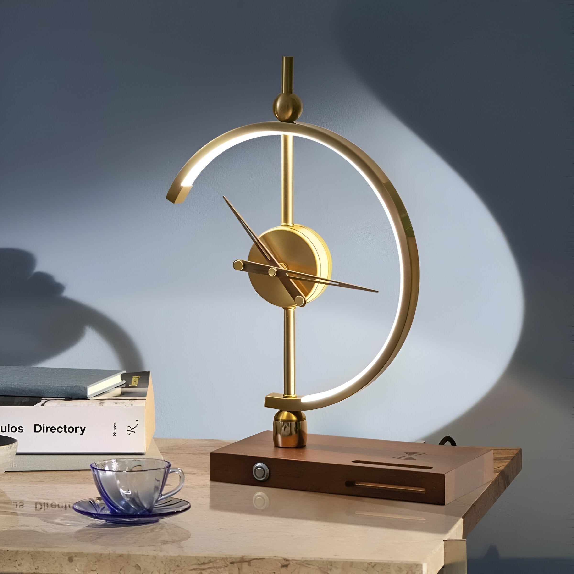 GLux Klocka - LED Bordslampa Gyllene Tid - Geometrisk Qi Trådlös Laddare & Klocka
