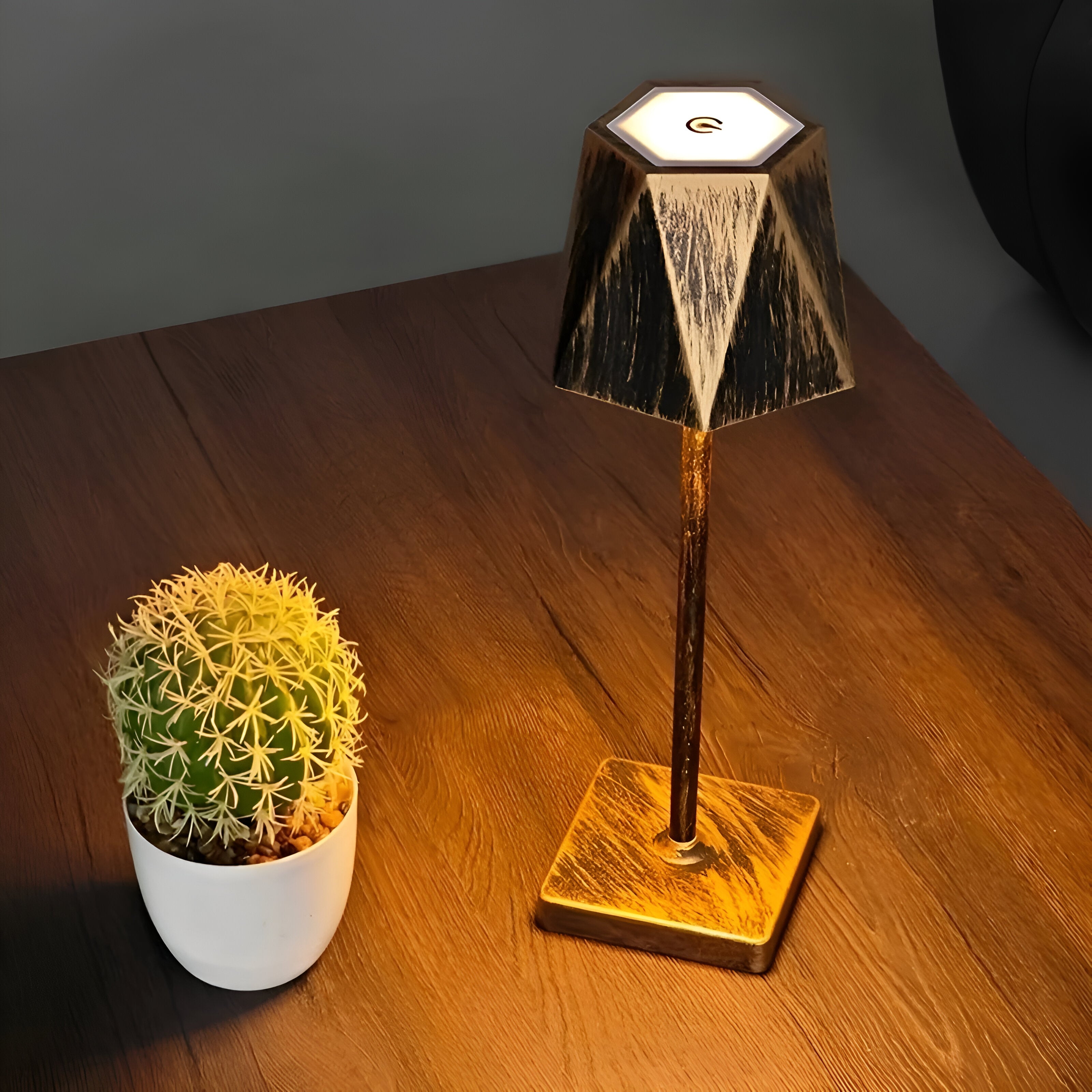 PolyLamp - Portabel Hexagonal LED-Bordslampa - Vattentät och Uppladdningsbar
