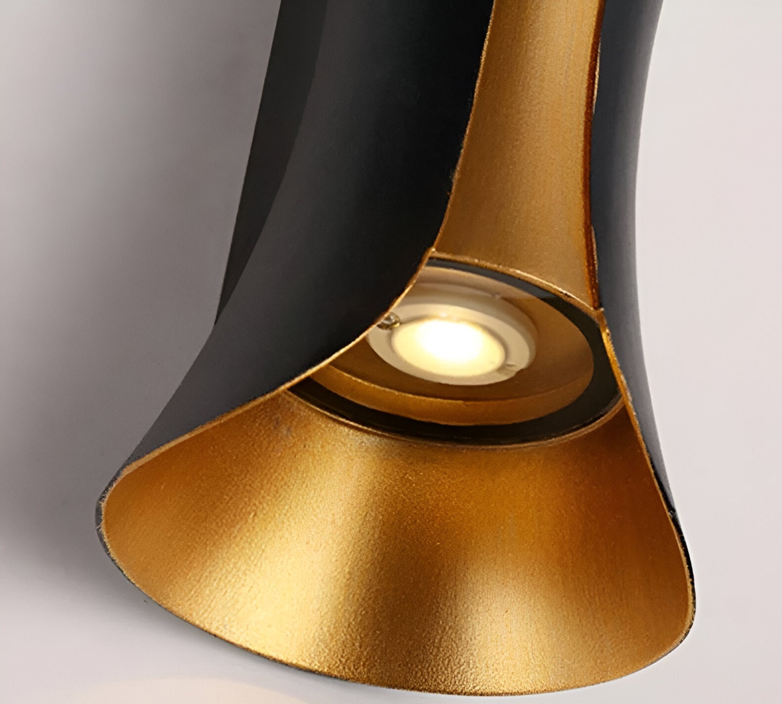 TwinBeam Vägglampa - Dubbelhuvud LED Vägglampa - Svart/Guld Vattentät Utomhuslampa