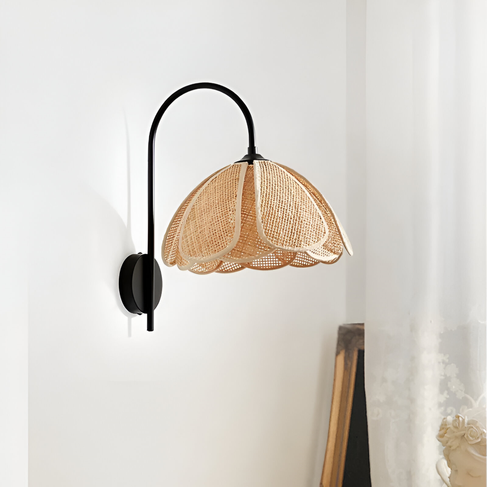 Japanskinspirerad Wabi Sabi Rattan Vägglampa - Vägglampa för Inomhusbruk med Naturlig Blomblad-Design