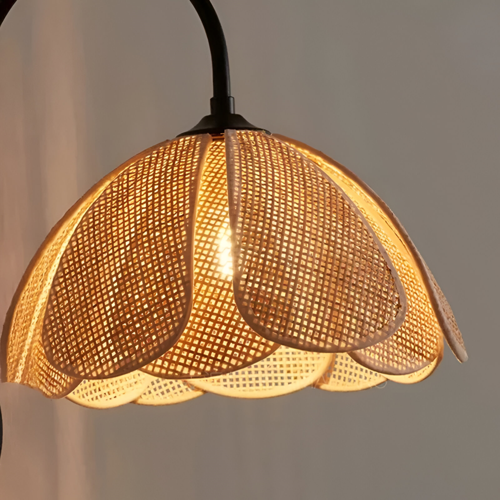 Japanskinspirerad Wabi Sabi Rattan Vägglampa - Vägglampa för Inomhusbruk med Naturlig Blomblad-Design