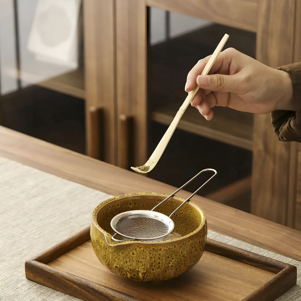 Autentiskt Japanskt Te Set för Matcha – 5-delat Tillbehör med Handgjord Keramikskål, Sil & Bambuske