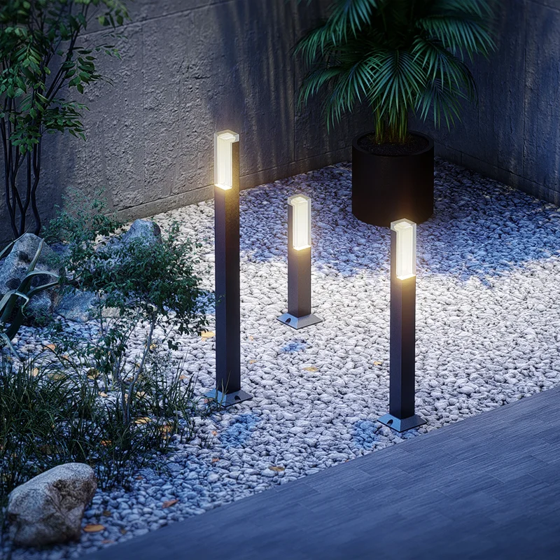 Modern vädertålig vägglampa för utomhusbruk i aluminium och akryl