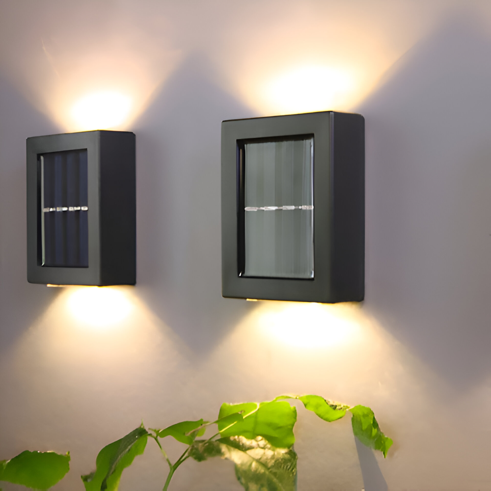 LumiSun Solvägglampa - Solenergidriven Utomhuslampa med Två Strålar