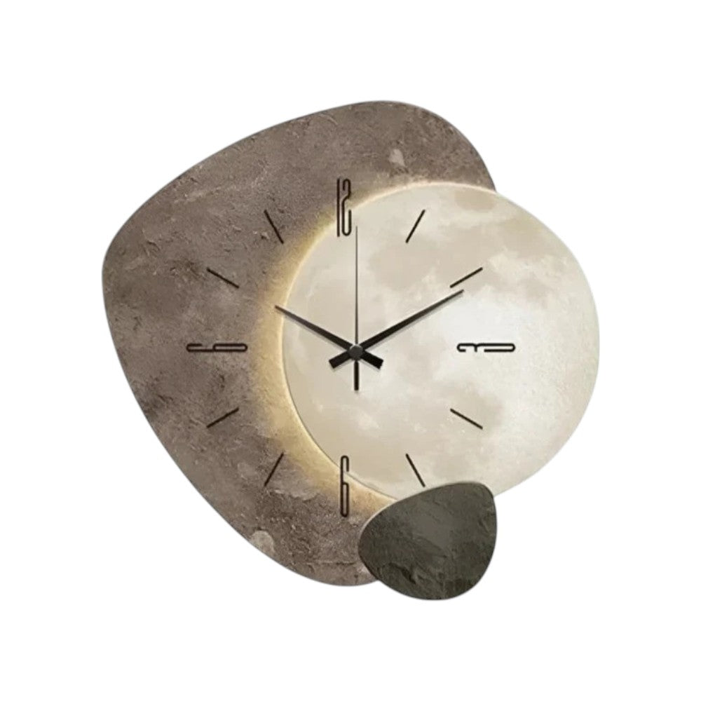 Dekorativ beige väggklocka med organisk siluett
