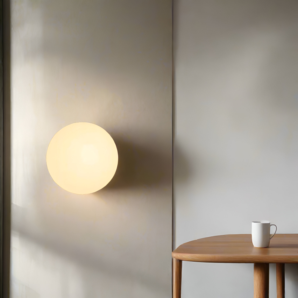 Minimalistisk Rund Glas Vägglampa - Elegant Mjölkvit Inomhus Vägglampa för Modernt Hemdesign