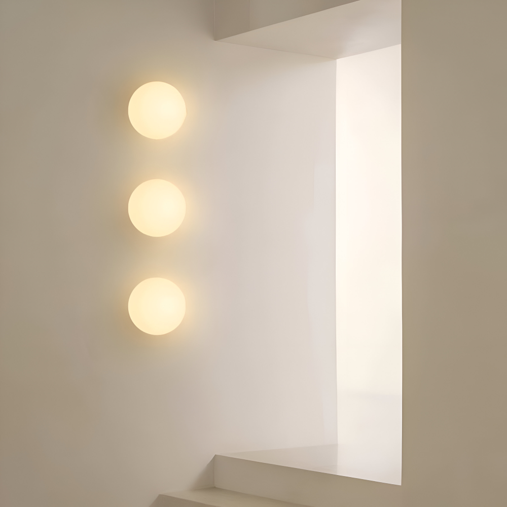 Minimalistisk Rund Glas Vägglampa - Elegant Mjölkvit Inomhus Vägglampa för Modernt Hemdesign
