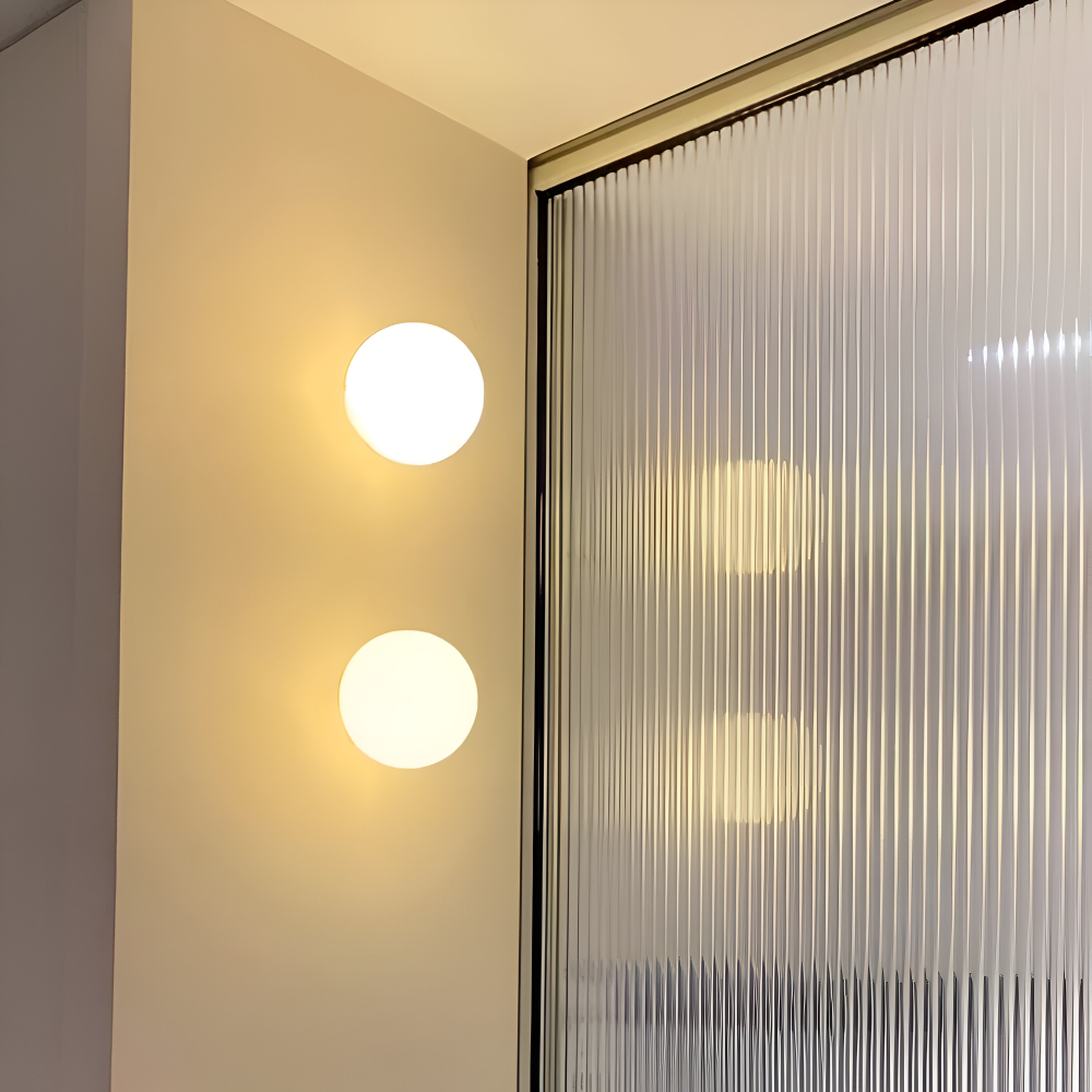 Minimalistisk Rund Glas Vägglampa - Elegant Mjölkvit Inomhus Vägglampa för Modernt Hemdesign