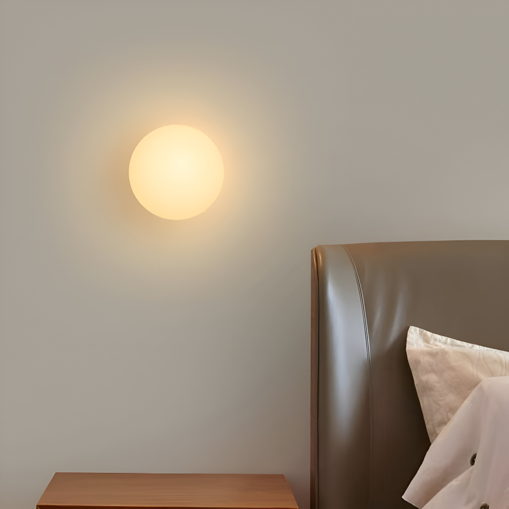 Minimalistisk Rund Glas Vägglampa - Elegant Mjölkvit Inomhus Vägglampa för Modernt Hemdesign