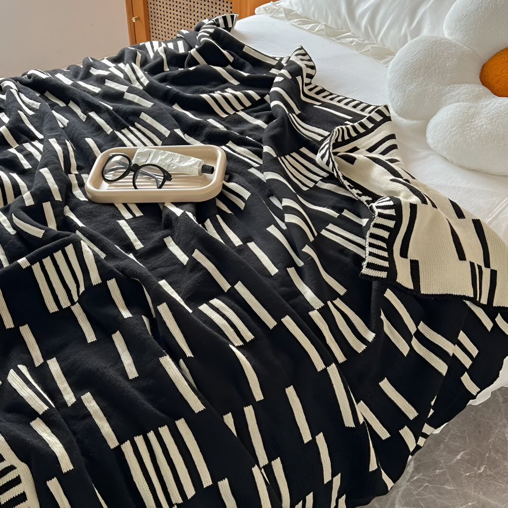 Neutral Dash Plaid - Svart Beige Akryl Fleecefilt - Stickad Sängöverkast