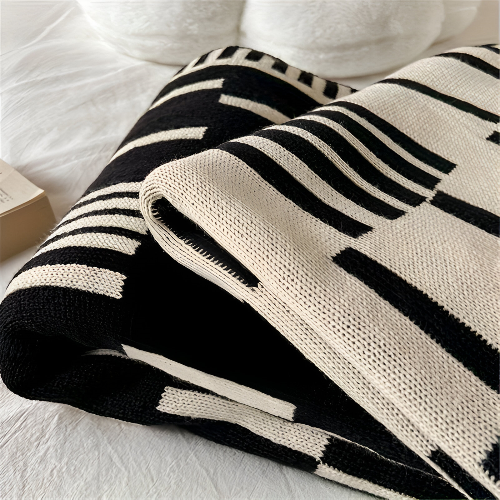 Neutral Dash Plaid - Svart Beige Akryl Fleecefilt - Stickad Sängöverkast