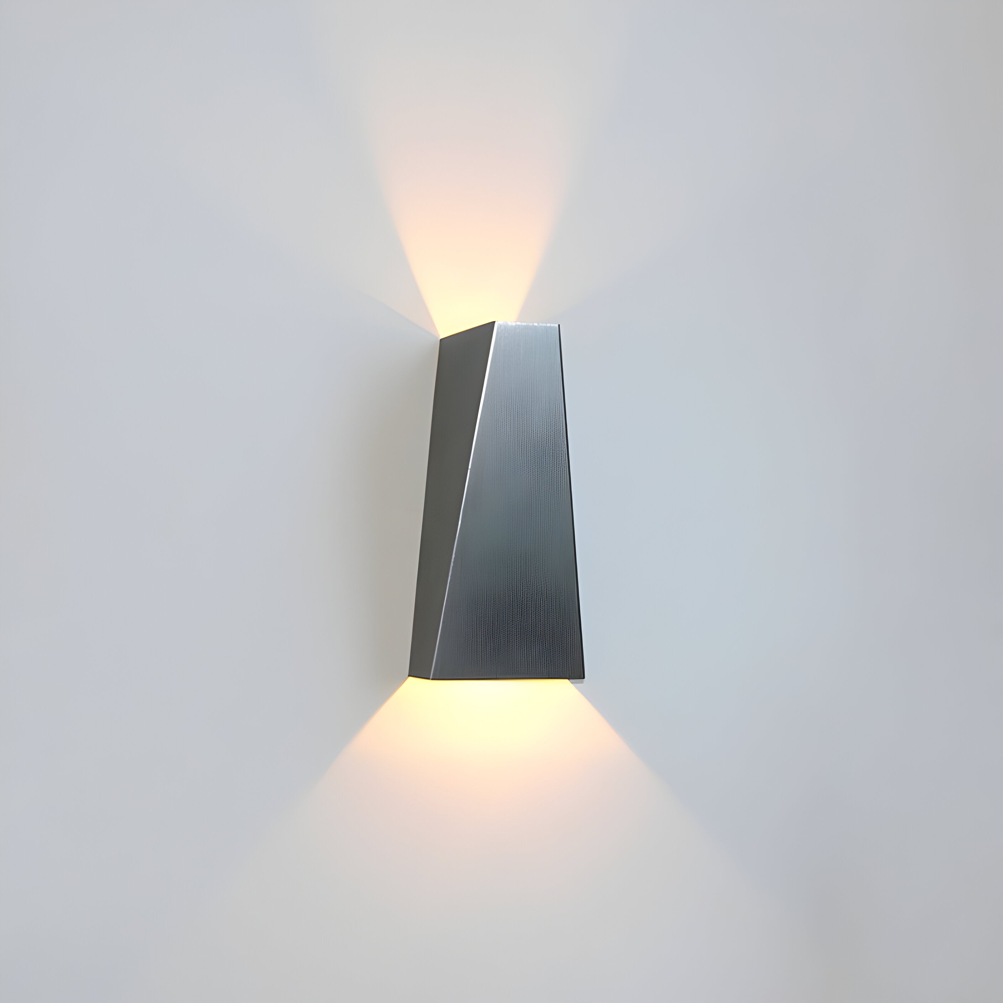 AlumiRay Vägglampa - Minimalistisk Trapetsformad Vägglampa - Upp och ner Vägglampor LED