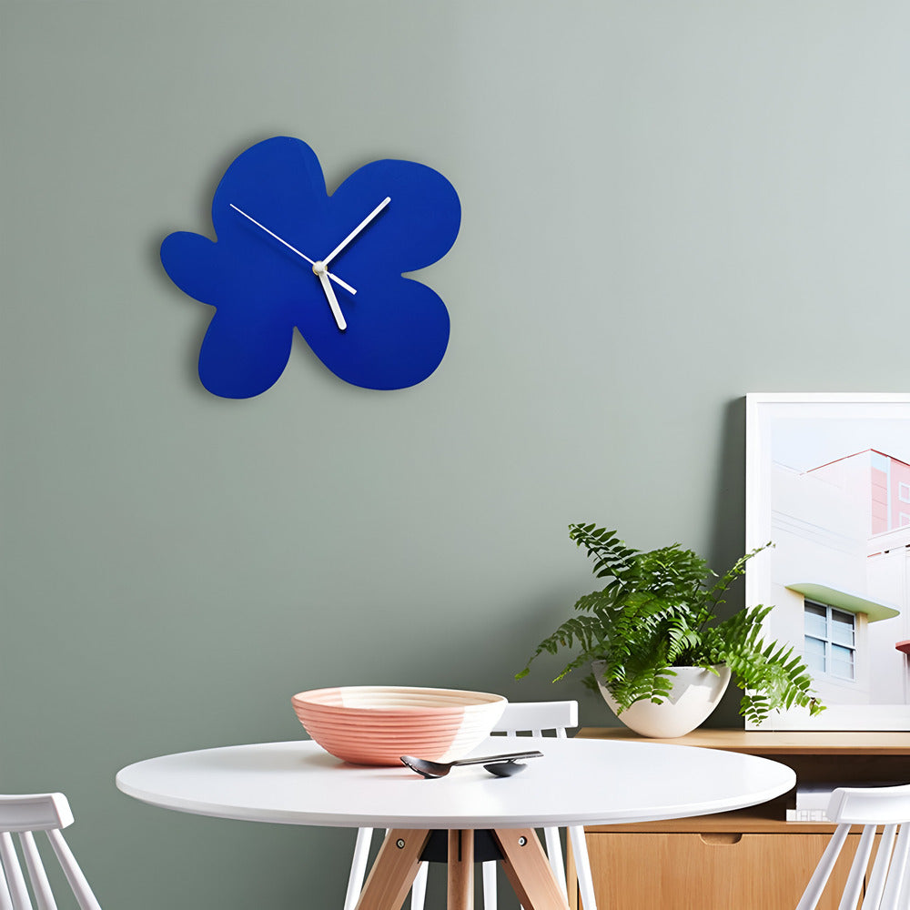 Batteridriven Tyst Nordisk Väggklocka med Blommönster - Dopamin Dekor för Barnrum och Vardagsrum