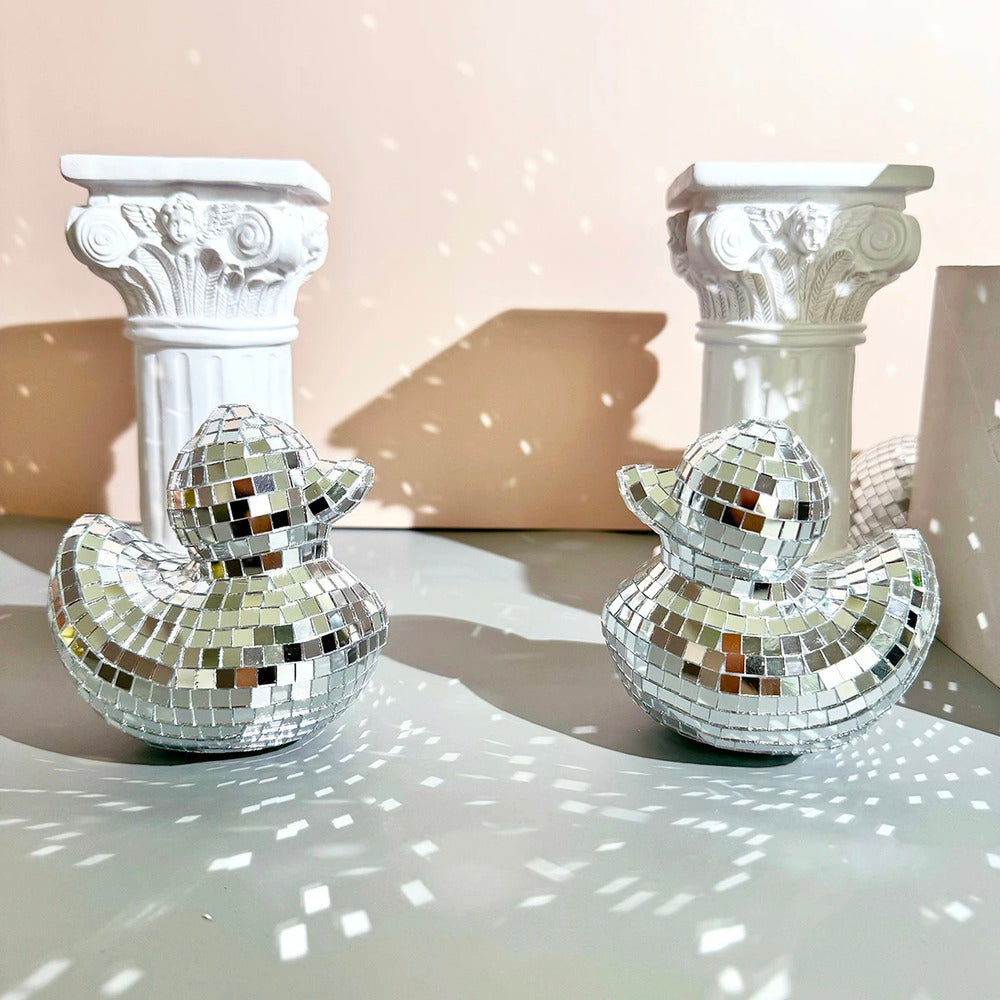 Charmig Anka Spegel Disco Boll - Handgjord Dekorativ Ornament för Trendiga Sovrum och Stiliga Bordytor