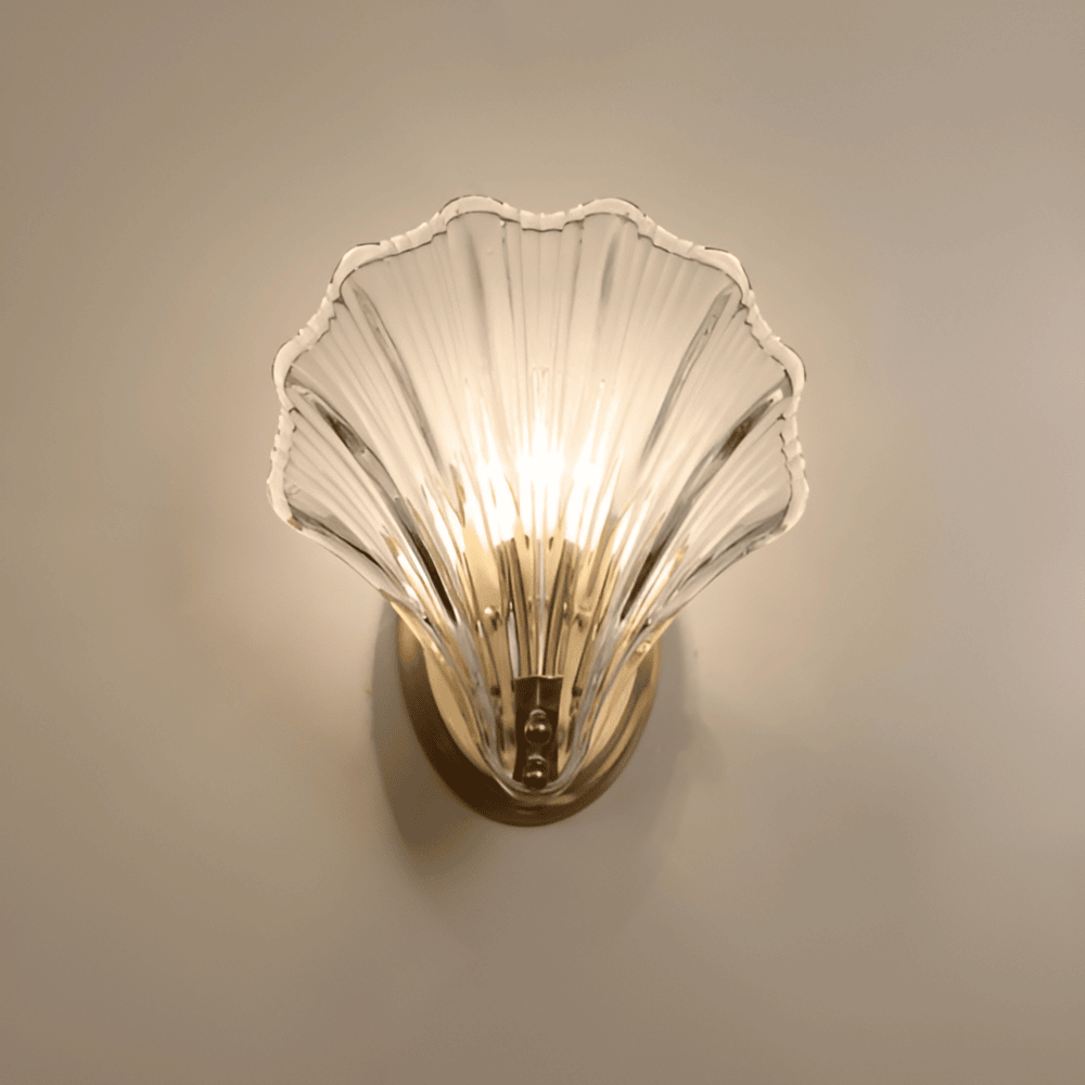 ChicShell - Minimalistisk Vägglampa med Glasskal och Tryckknappsbrytare