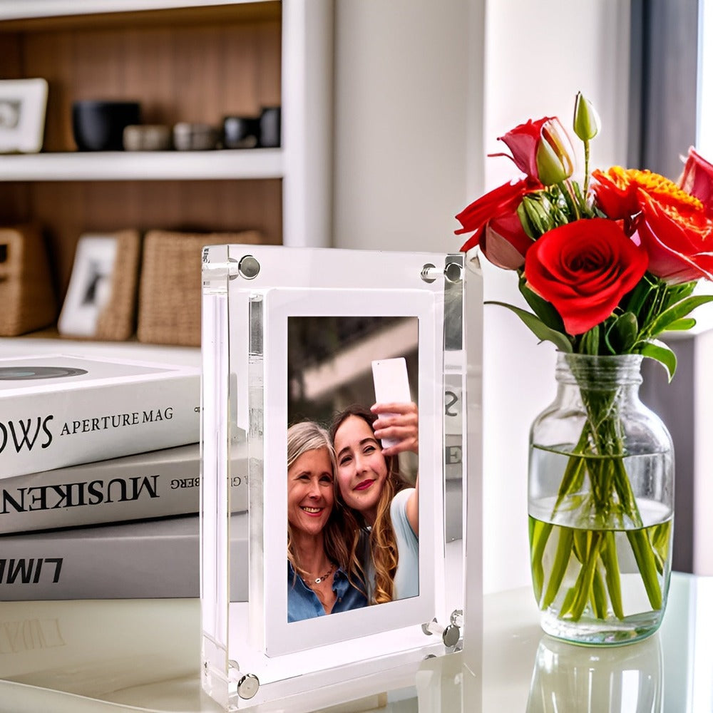 Crystal DigiFrame - Rörlig Fotoram i Akryl med Sömlös Videouppspelning