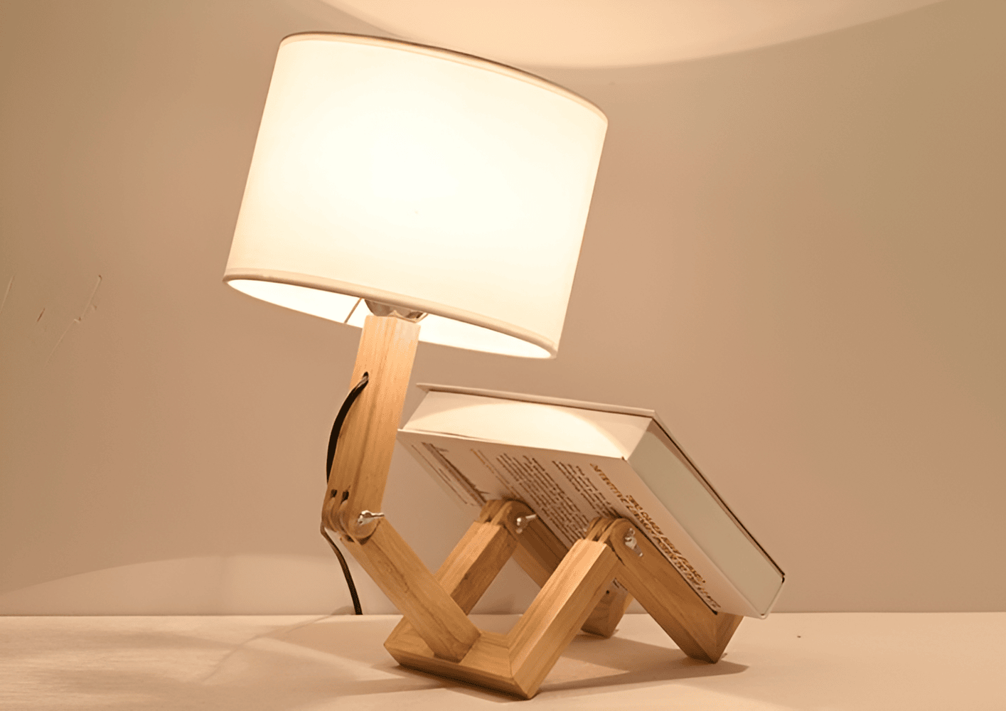 Flexibel WoodMan-Lampa - Skrivbordslampa med Robot i Massivt trä