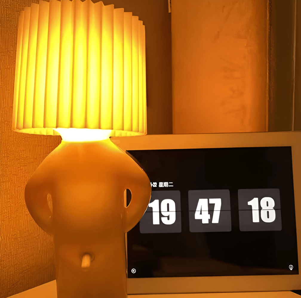Lil'Lad bordslampa - Kreativ Liten Blyg Pojke LED-Lampa