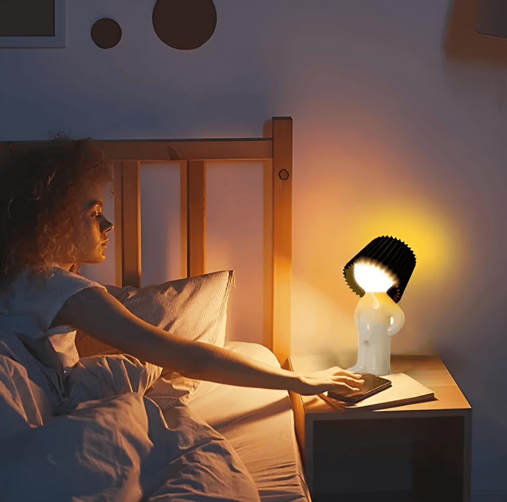 Lil'Lad bordslampa - Kreativ Liten Blyg Pojke LED-Lampa