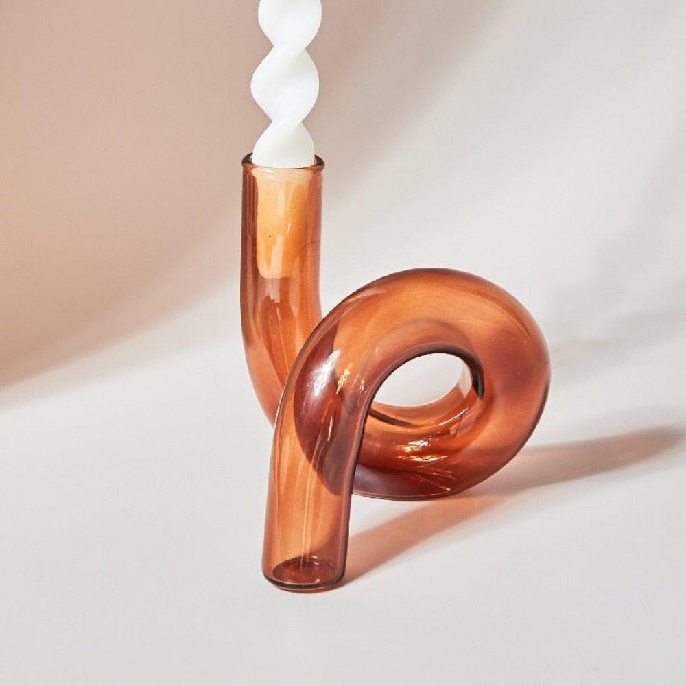 Elegant glasvas med integrerad ljusstake för stilfull bordsdekoration