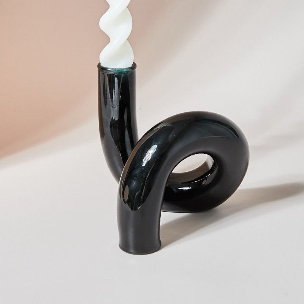 Elegant glasvas med integrerad ljusstake för stilfull bordsdekoration