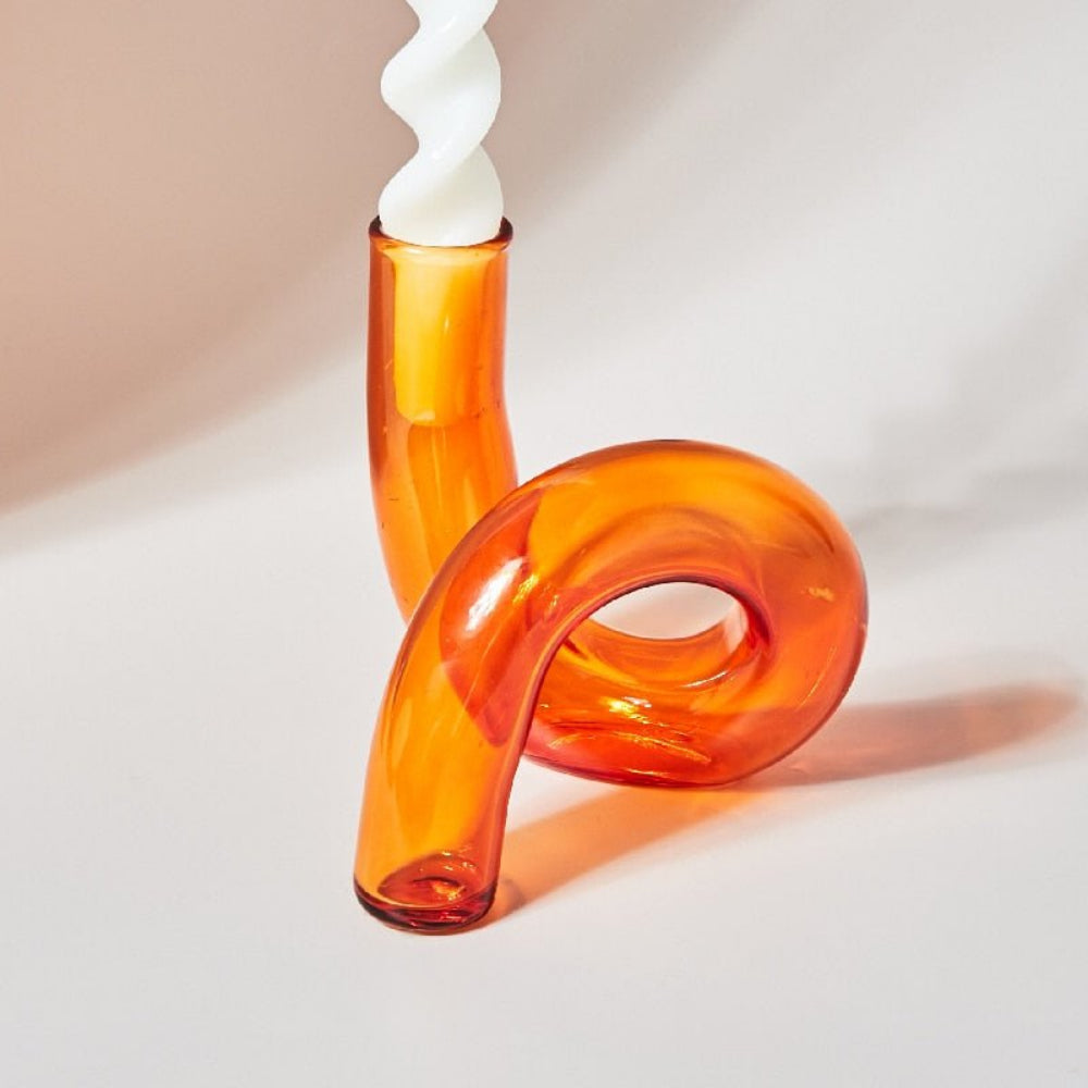 Elegant glasvas med integrerad ljusstake för stilfull bordsdekoration