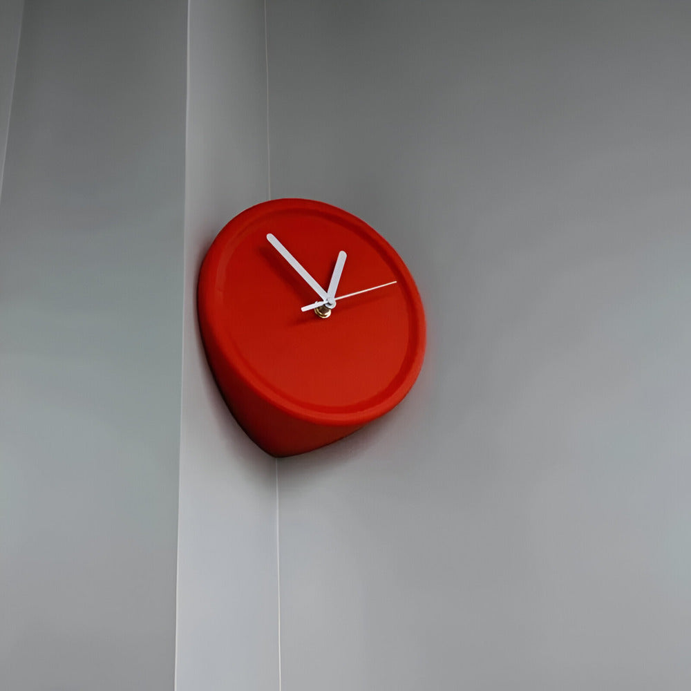 Minimalistisk hörnväggsklocka 30 cm – Ljudlös, modern för sovrum och vardagsrum – Dopamine Decor
