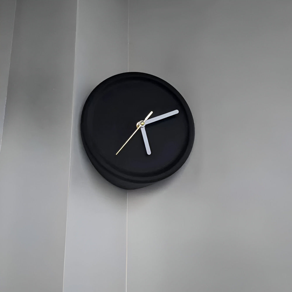 Minimalistisk hörnväggsklocka 30 cm – Ljudlös, modern för sovrum och vardagsrum – Dopamine Decor