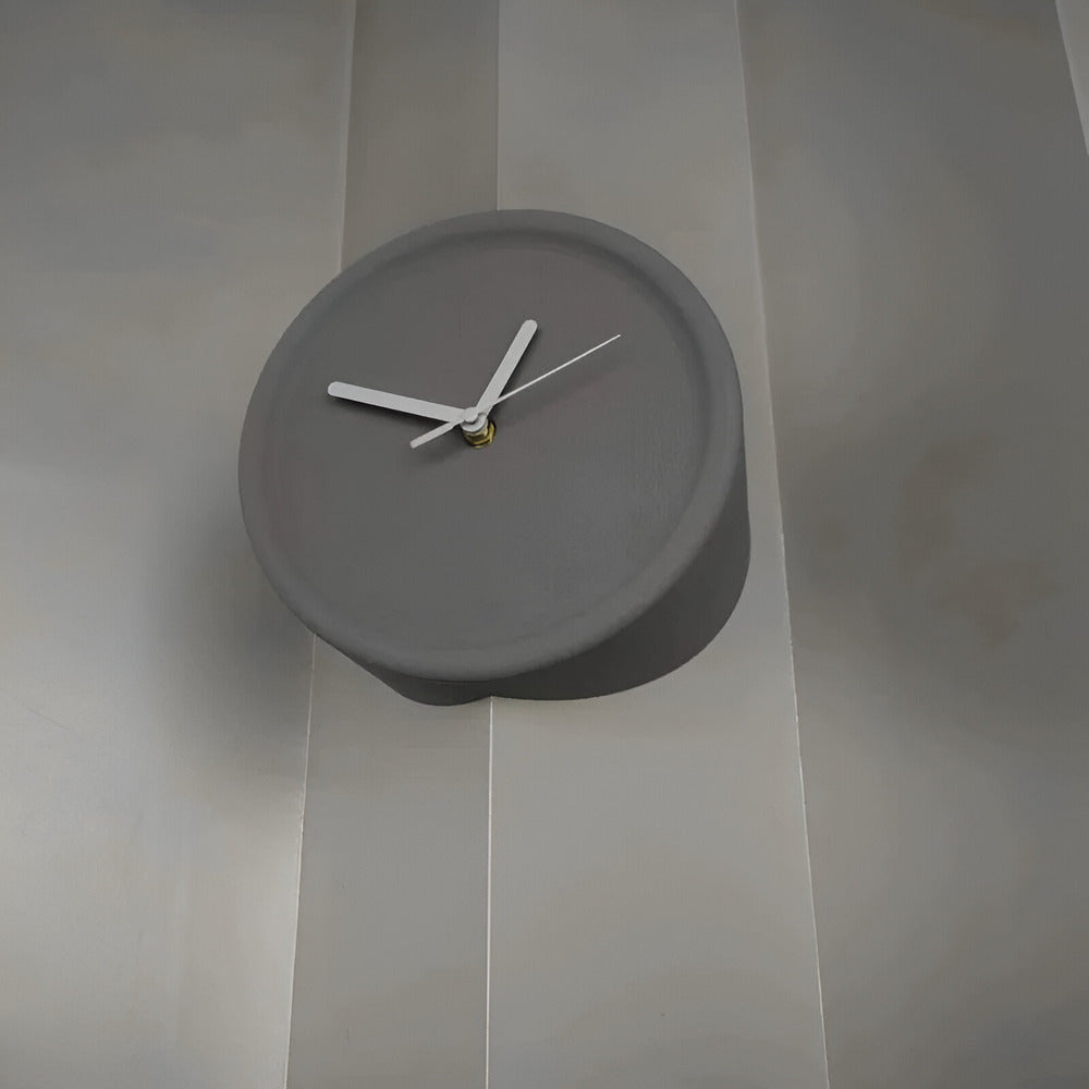 Minimalistisk hörnväggsklocka 30 cm – Ljudlös, modern för sovrum och vardagsrum – Dopamine Decor