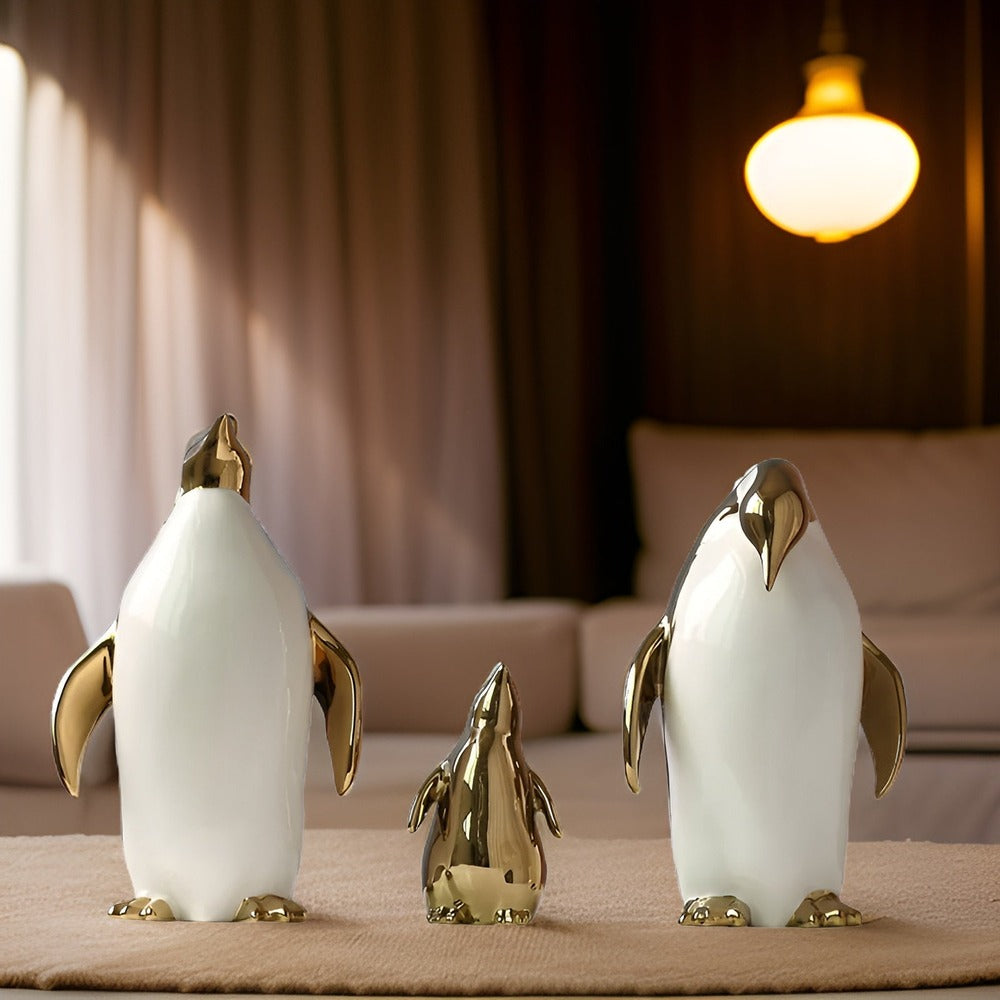 Penguin Charm - Gyllene keramisk pingvinskulptur för chic interiör