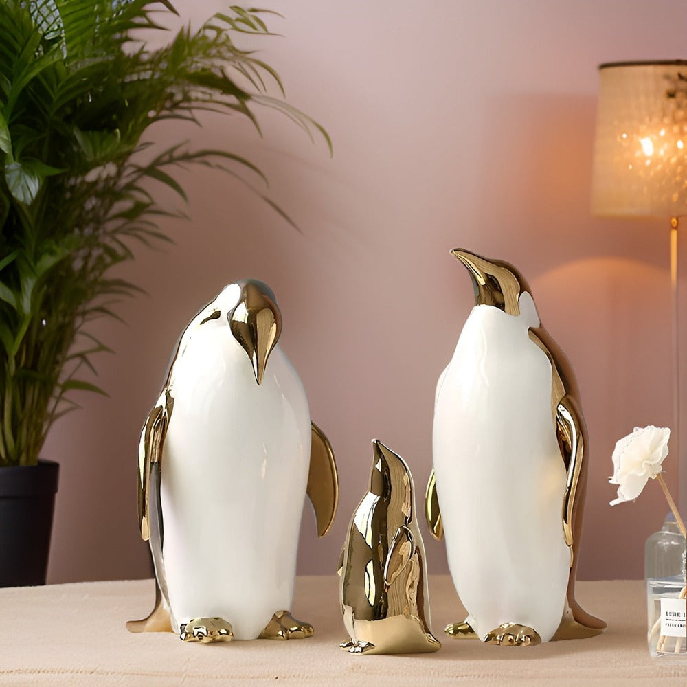 Penguin Charm - Gyllene keramisk pingvinskulptur för chic interiör