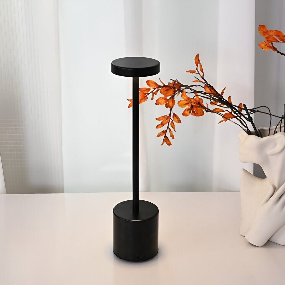 RetroGlow - Retroinspirerad LED-bordslampa med Trådlös & USB-laddning