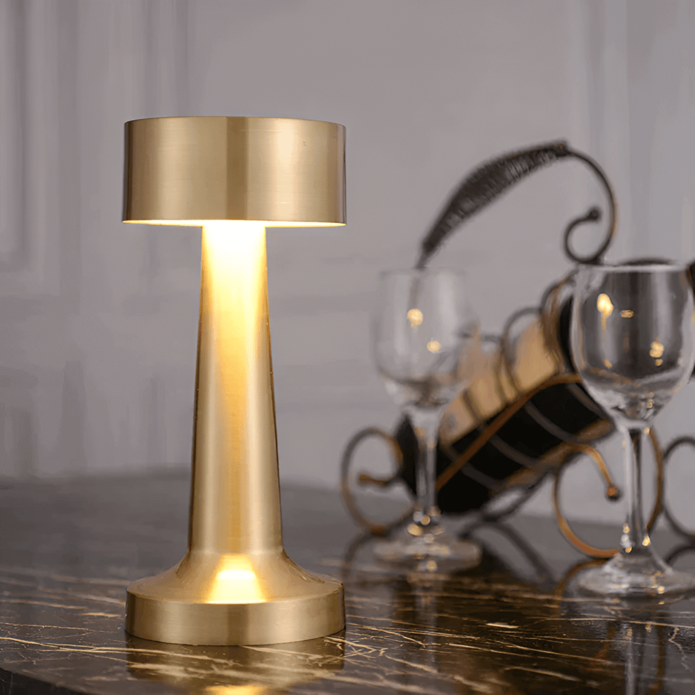 RetroLight - Snygg LED-Bordslampa för Restaurang Med Trådlös USB-Laddare