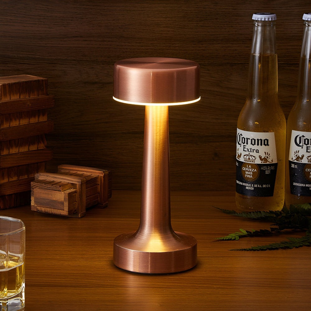 RetroLight - Snygg LED-Bordslampa för Restaurang Med Trådlös USB-Laddare