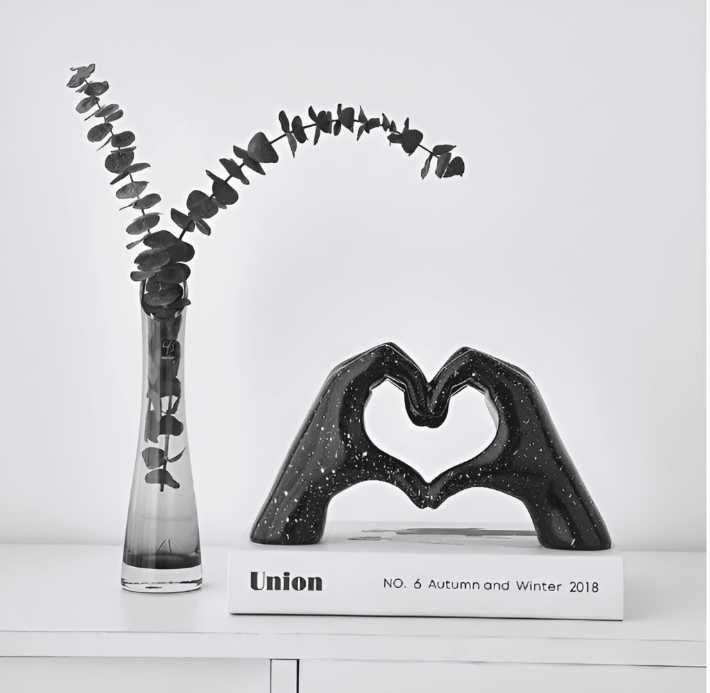 Sculpted Love - Modern Handhållen Kärleksfigur för Tidlös Romantik