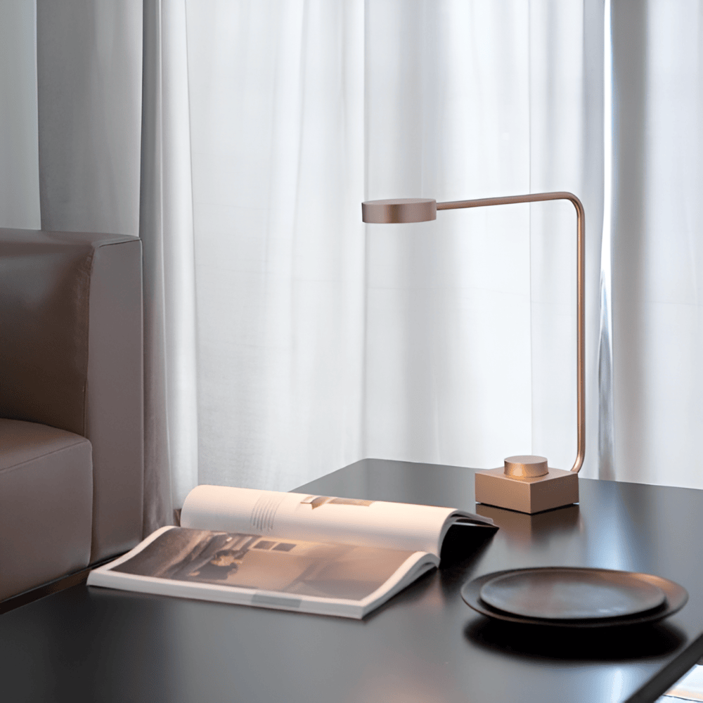 Skrivbordslampa i Aluminium - Dimbar LED-Lampa med Böjd Design