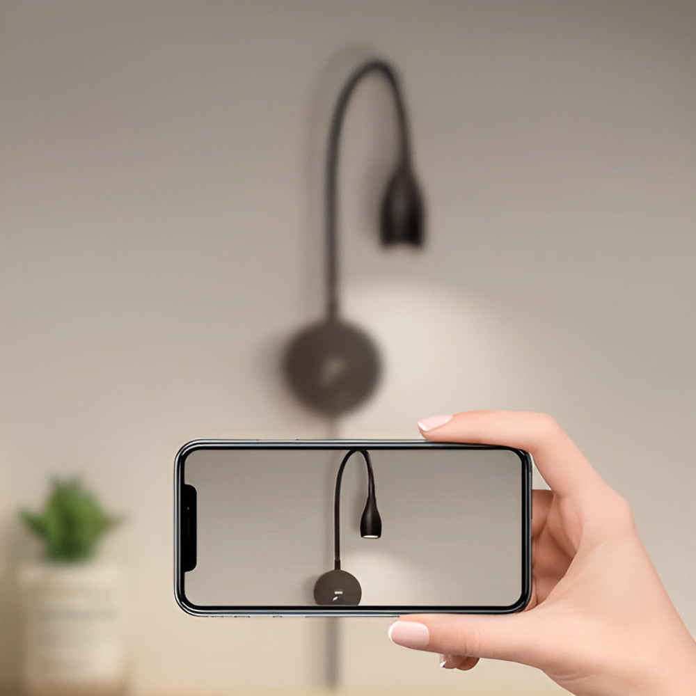 TouchGlow - 2-i-1 Vägglampa med Svanhals och USB-Laddare för Mysiga Läskvällar
