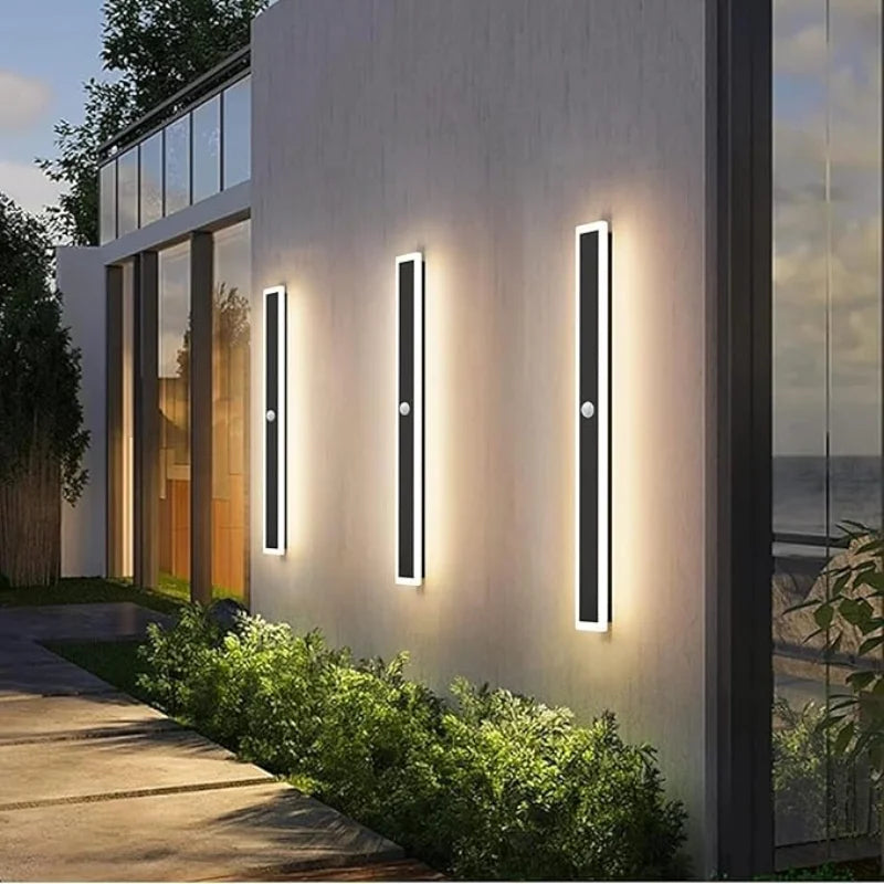 Närbild av utomhusvägglampa med rörelsesensor och stilren design