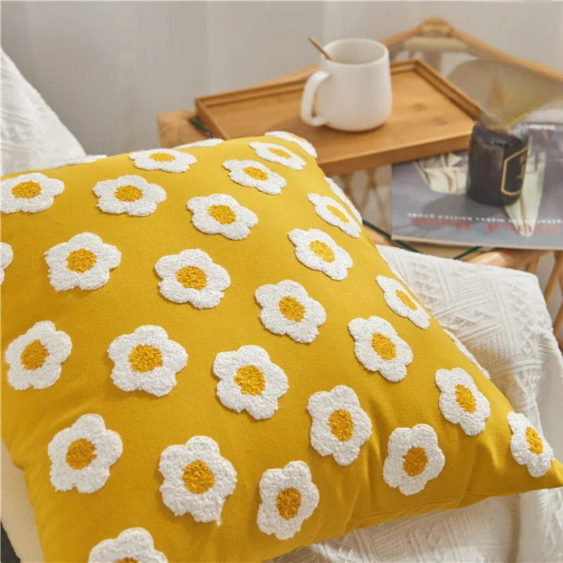 Kuddfodral 45x45 cm i jacquardtyg placerat på soffa