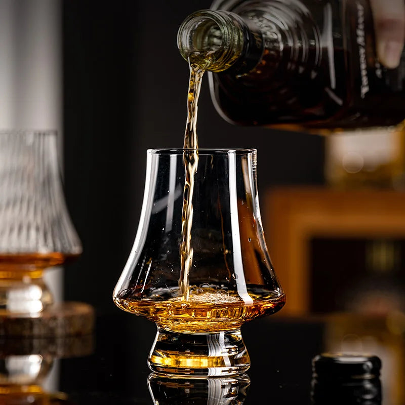 Set med fyra whiskyglas i klart glas