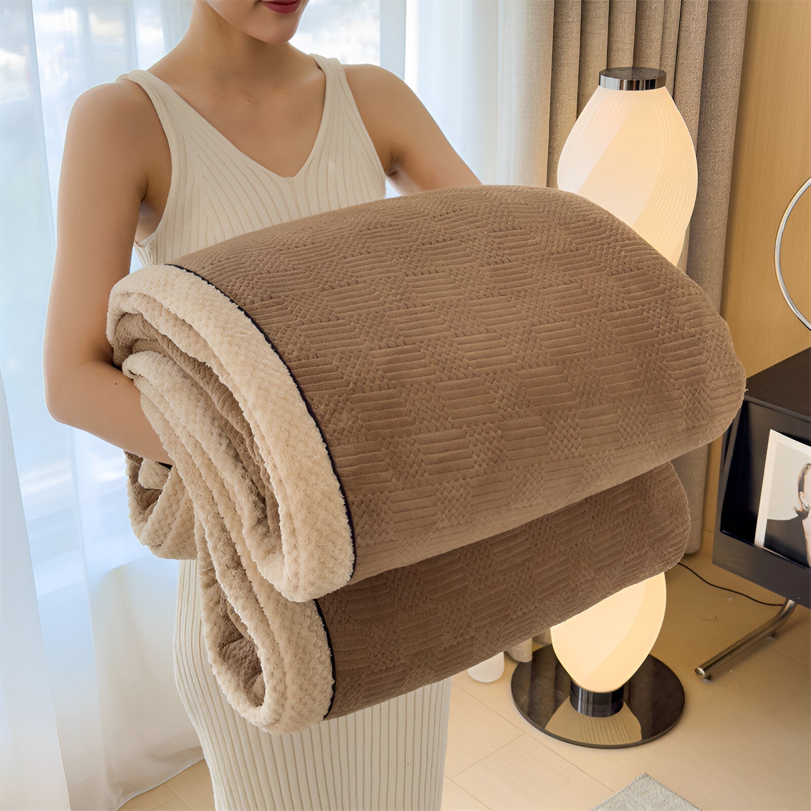 Mjuk Präglad Mysfilt med Elegant Kantdesign - Bekväm, Maskintvättbar Komfort för Heminredning