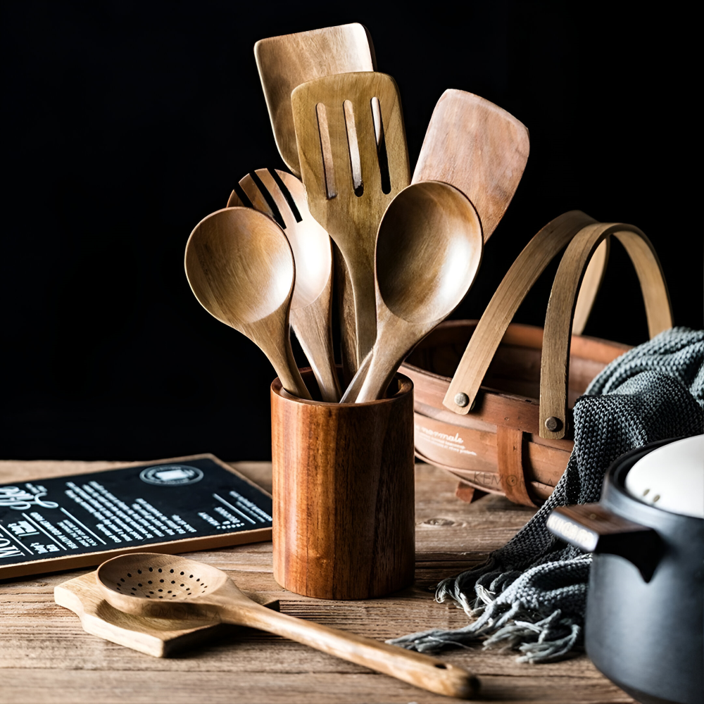 Köksredskapsset i Teakträ – 9 delar med Hållare och Skedstöd – Matlagningsskedar och Spatlar