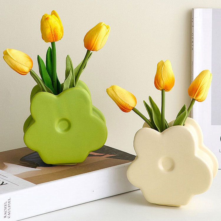 Keramiskt vas i blomform pastellfärgad