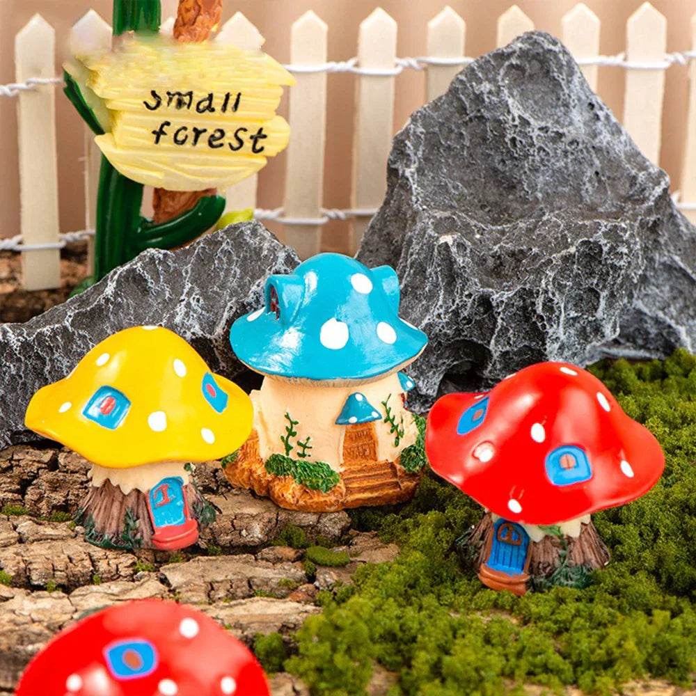 Närbild av svampfigur i resin med dekorativa detaljer