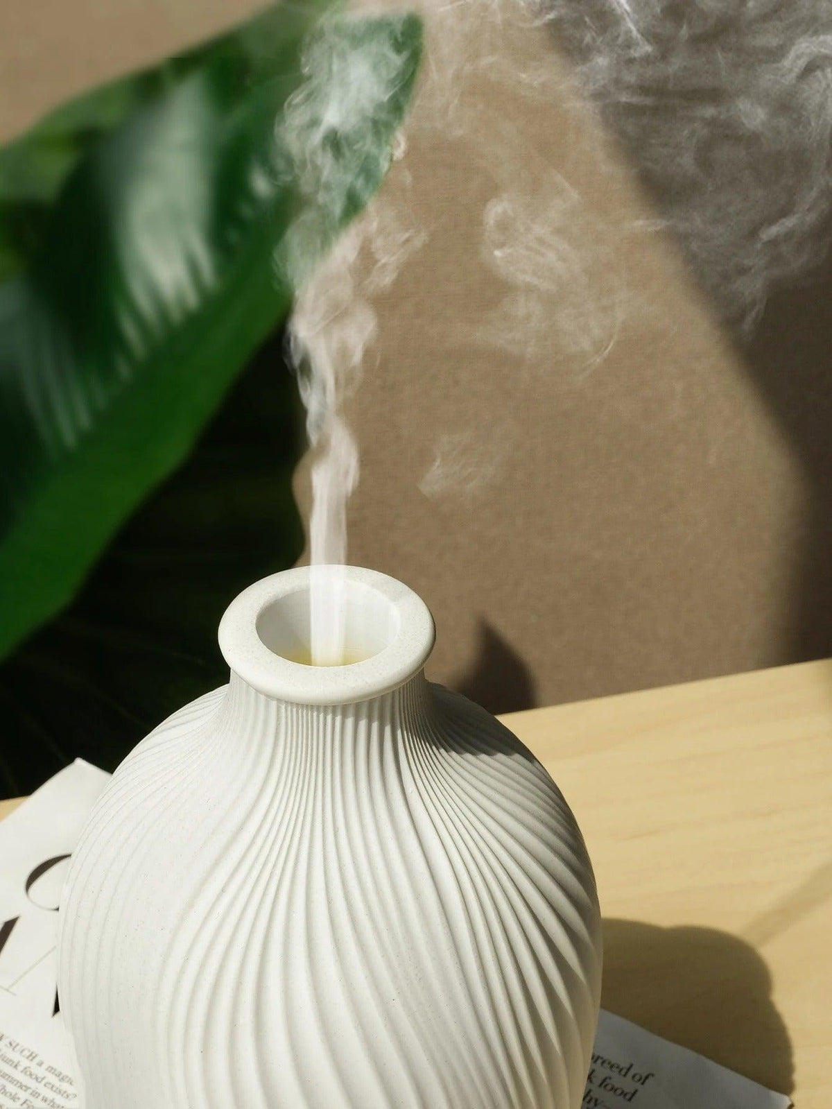 Aromadiffuser som sprider mjuk doftande mist i rummet
