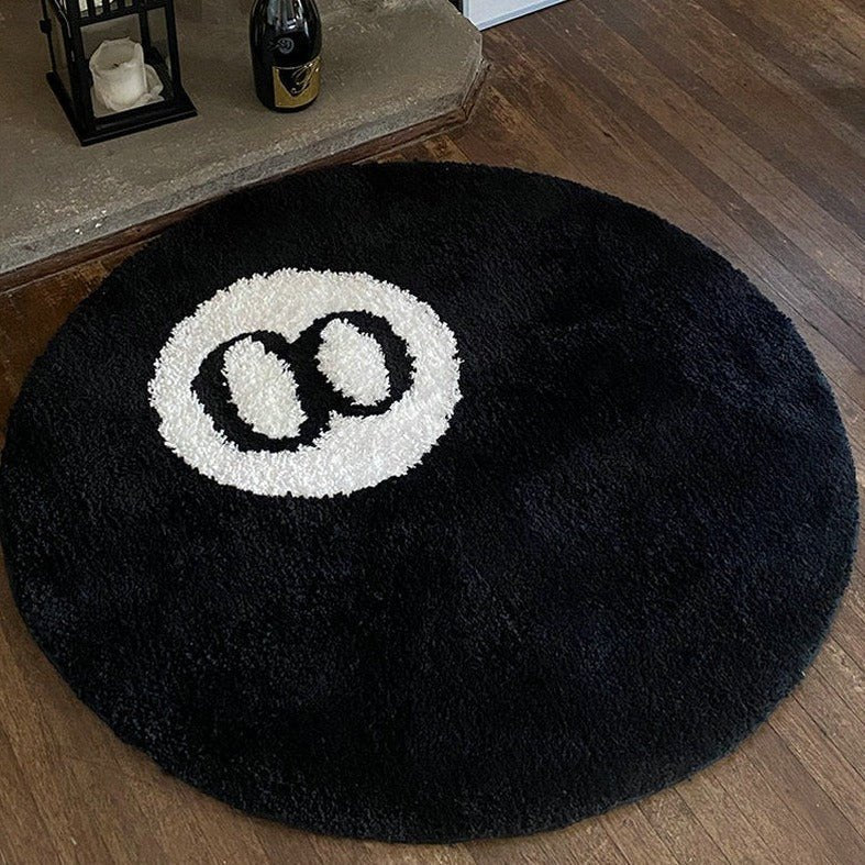 Åttformad matta som dekorativ detalj i ett vardagsrum