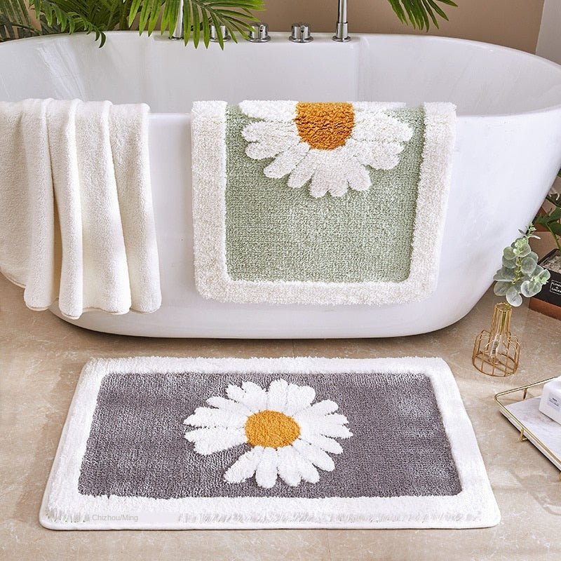 Närbild av den mjuka mikrofibertexturen på badrumsmattan