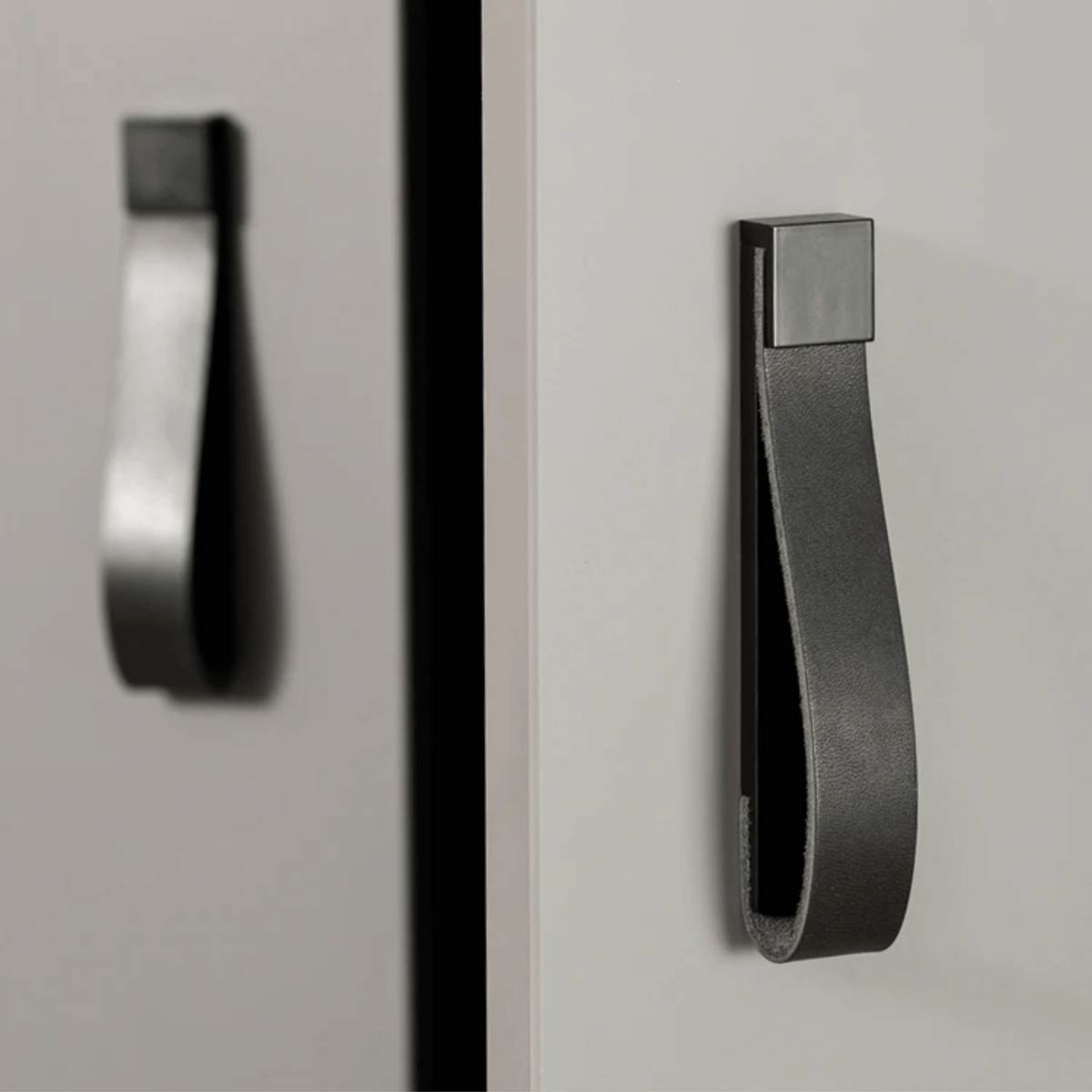 Möbelhandtag Och Knoppar I Äkta Läder Och Zinklegering