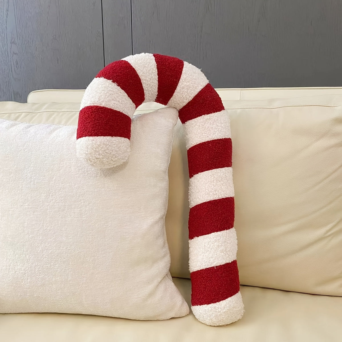 Mjuk julkudde i polkagrisform för soffa eller säng